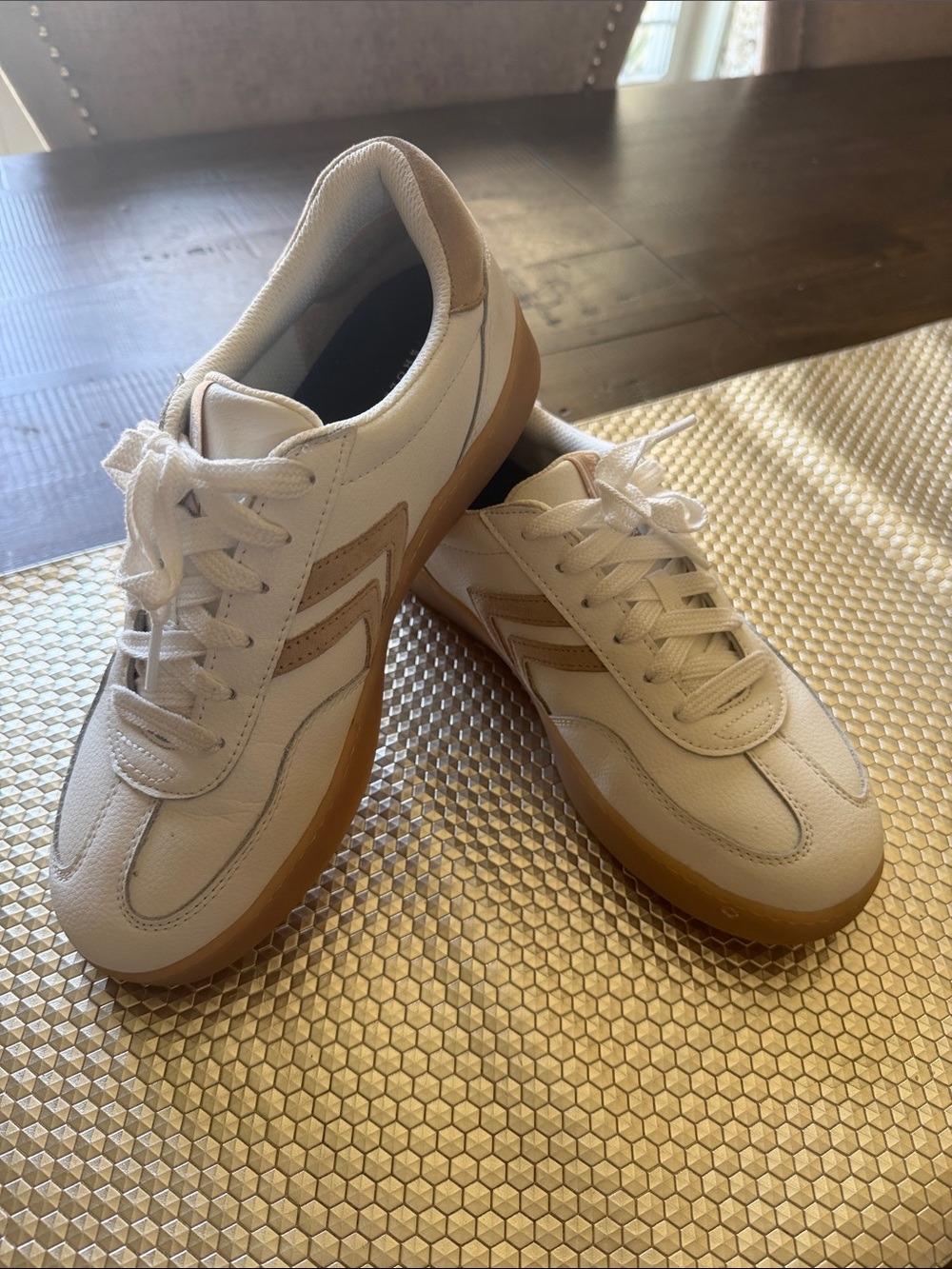 Dr. Scholl's White and Tan Lace-Up Casual Sneakers